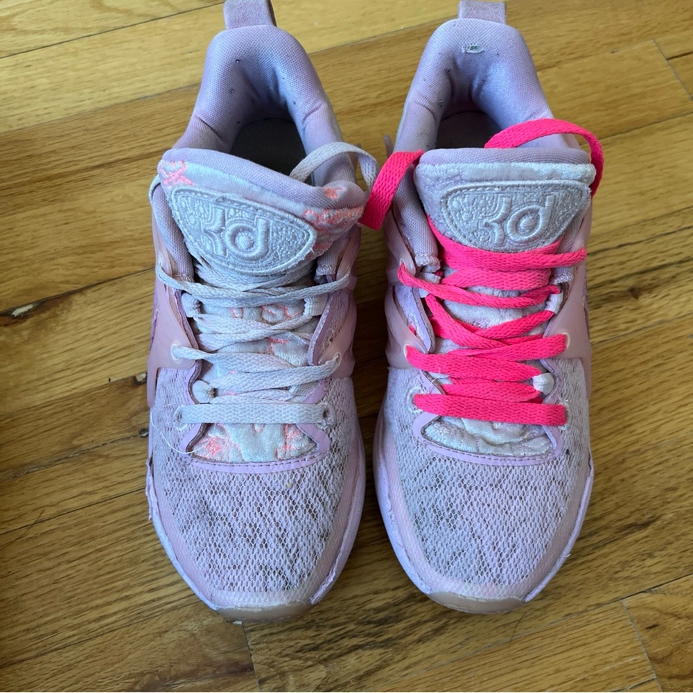 Nike Pink Women’s KD 15 “Aunt Pearl” Sneakers with Bright Pink Lace Accent
